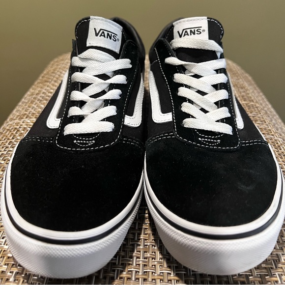 Black and white Suede Vans - Picture 3 of 6